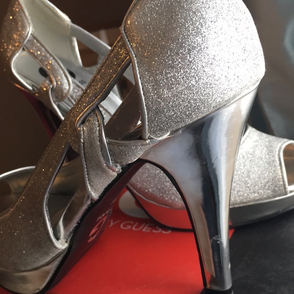 Silver Heels - Picture 6 of 6